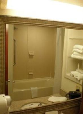 фото отеля Holiday Inn Express Hotel & Suites North East