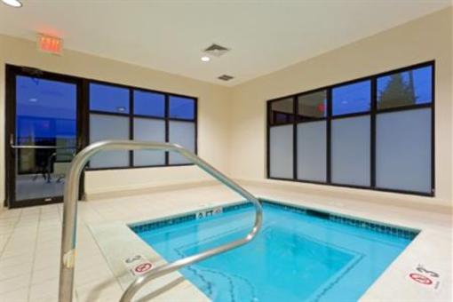 фото отеля Holiday Inn Express Hotel & Suites North East