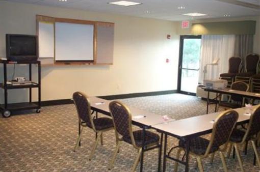 фото отеля Holiday Inn Express Hotel & Suites North East