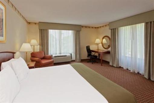 фото отеля Holiday Inn Express Hotel & Suites North East