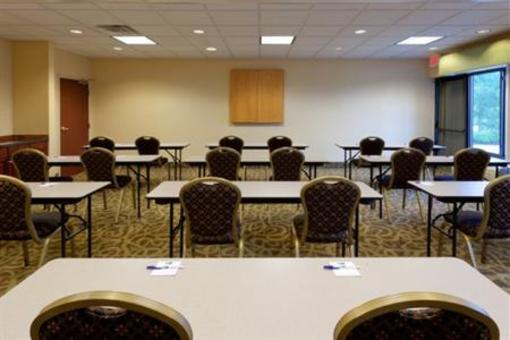 фото отеля Holiday Inn Express Hotel & Suites North East
