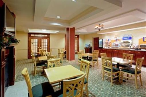 фото отеля Holiday Inn Express Hotel & Suites North East