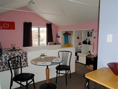 фото отеля Purple-Der House Accommodation
