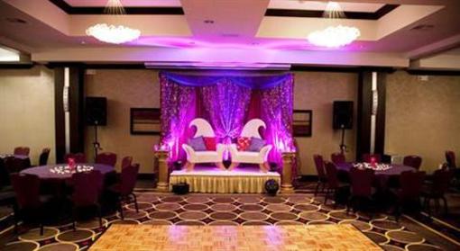 фото отеля Holiday Inn Express Hotel & Suites Dallas (Galleria Area)