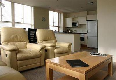 фото отеля Poplars Apartment Christchurch