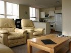 фото отеля Poplars Apartment Christchurch