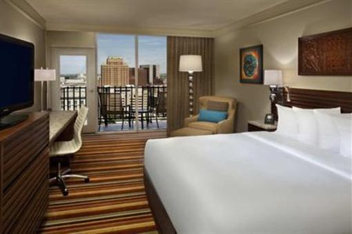 фото отеля Hilton Palacio del Rio
