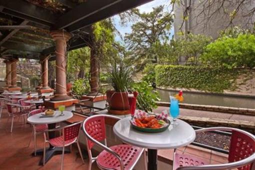 фото отеля Hilton Palacio del Rio