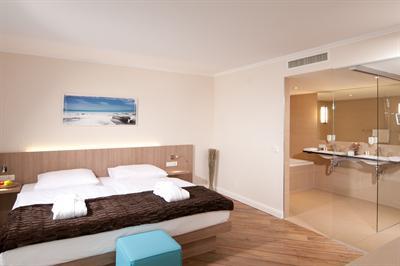 фото отеля Hotel Vier Jahreszeiten Lubeck