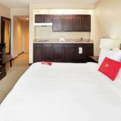 фото отеля Crowne Plaza Airport