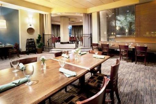 фото отеля Crowne Plaza Airport