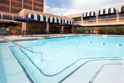 фото отеля Crowne Plaza Airport
