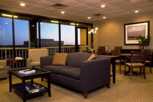 фото отеля Crowne Plaza Airport
