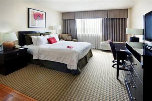 фото отеля Crowne Plaza Airport
