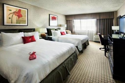 фото отеля Crowne Plaza Airport