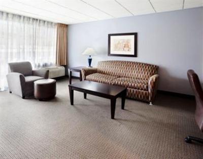 фото отеля Crowne Plaza Airport