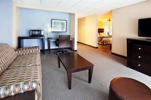 фото отеля Crowne Plaza Airport