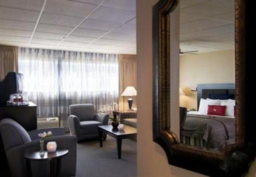 фото отеля Crowne Plaza Airport