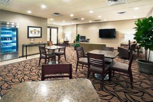 фото отеля Crowne Plaza Airport