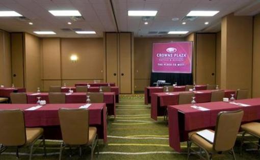 фото отеля Crowne Plaza Airport