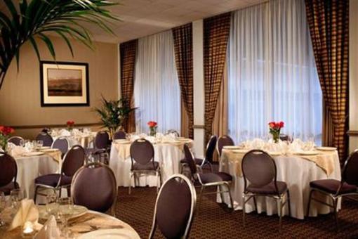 фото отеля Crowne Plaza Airport