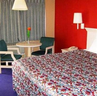 фото отеля Travelers Inn Lawndale