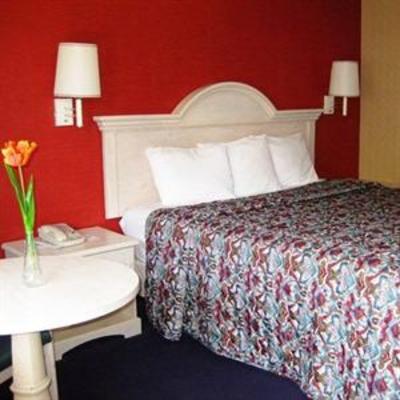 фото отеля Travelers Inn Lawndale