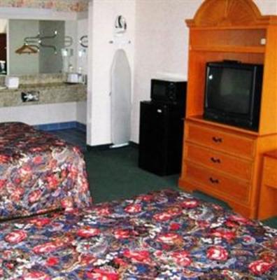 фото отеля Travelers Inn Lawndale