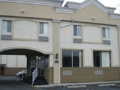 фото отеля Red Carpet Inn Elmwood Park
