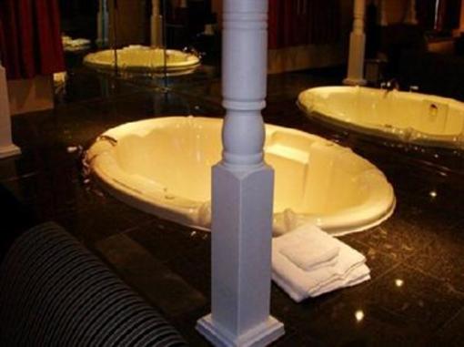 фото отеля Red Carpet Inn Elmwood Park
