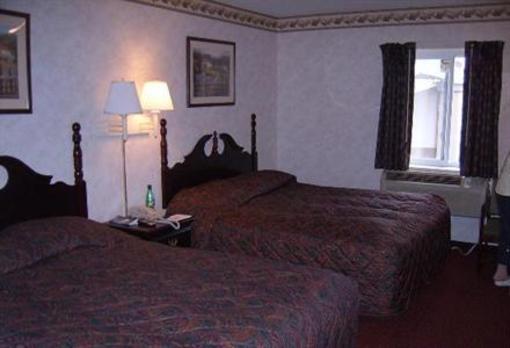 фото отеля Red Carpet Inn Elmwood Park