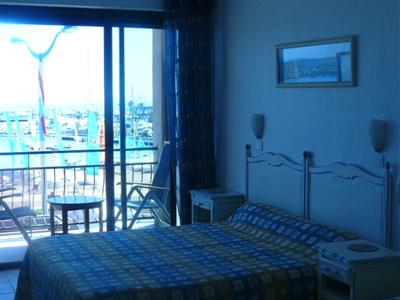фото отеля Hotel Les Alizes Cavalaire-sur-Mer