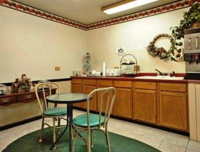 фото отеля Super 8 Motel Morris