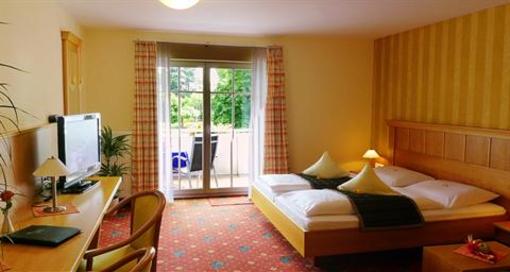 фото отеля Hotel Zur Winzerstube Hagnau am Bodensee