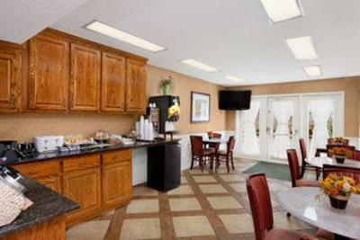 фото отеля Baymont Inn & Suites Sanford