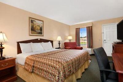 фото отеля Baymont Inn & Suites Sanford