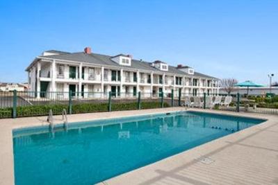 фото отеля Baymont Inn & Suites Sanford
