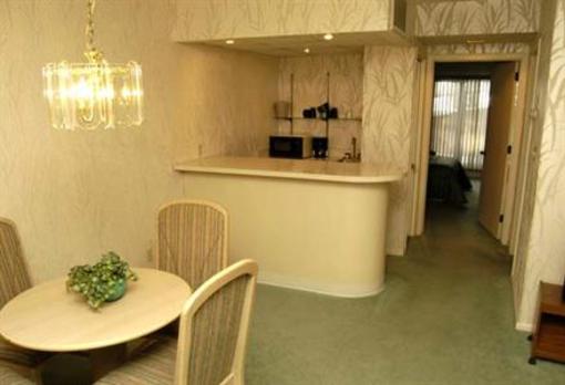 фото отеля Knights Inn Lodge Resort Forest City