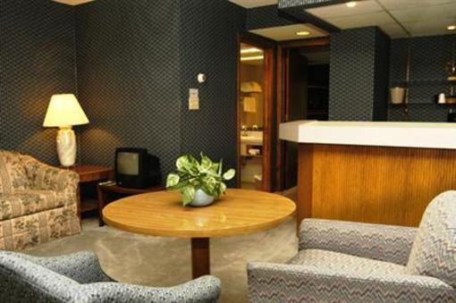 фото отеля Knights Inn Lodge Resort Forest City