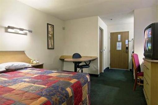 фото отеля Econo Lodge Lavale