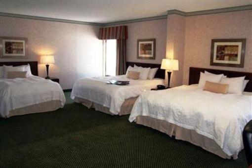 фото отеля Hampton Inn Sandusky Milan