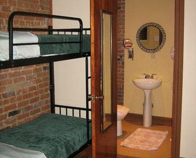 фото отеля Le Jazz St. Denis Hostel Montreal