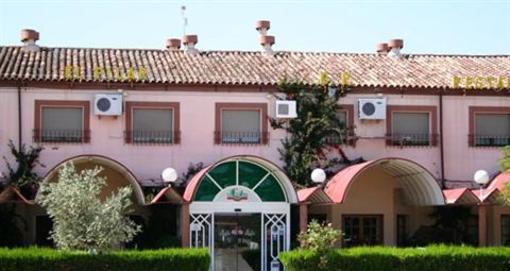 фото отеля Hotel El Pilar La Carlota