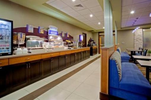 фото отеля Holiday Inn Express Hotel & Suites Madison-Verona