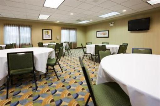 фото отеля Holiday Inn Express Hotel & Suites Madison-Verona
