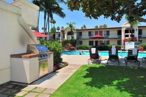 фото отеля BEST WESTERN Lamplighter Inn and Suites at SDSU