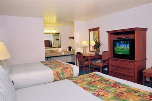 фото отеля BEST WESTERN Lamplighter Inn and Suites at SDSU