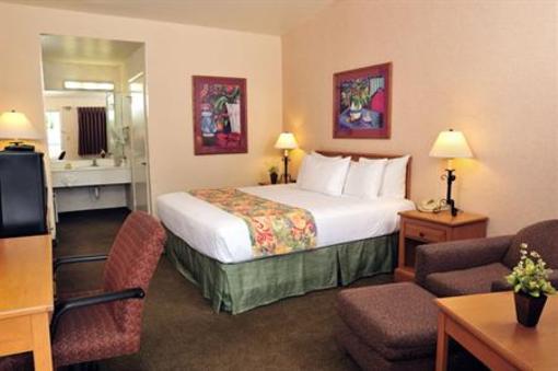 фото отеля BEST WESTERN Lamplighter Inn and Suites at SDSU