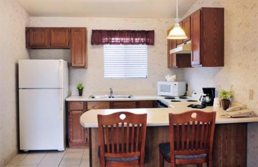 фото отеля BEST WESTERN Lamplighter Inn and Suites at SDSU
