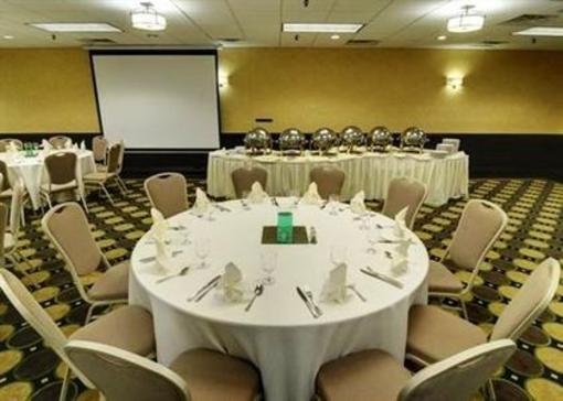 фото отеля Clarion Inn Waterford Convention Center